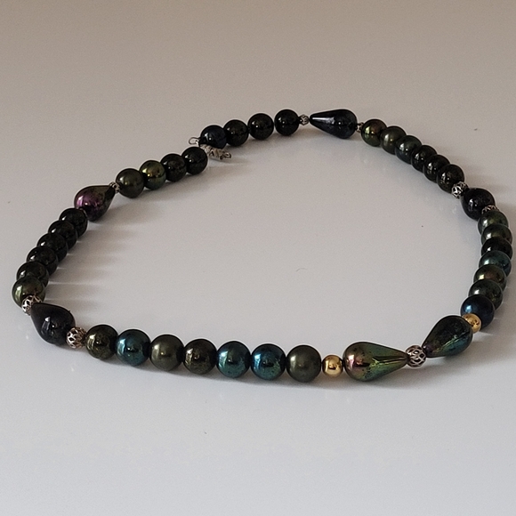 Vintage Iridescent Duochrome Reflect Stone Bead Necklace - Picture 14 of 17